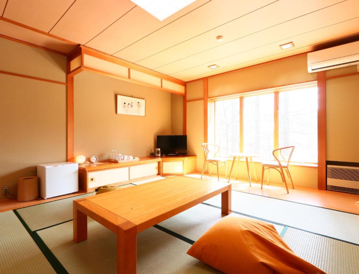 Ryosha Tsukiakari Bed & Breakfast Yamanakako Exterior photo