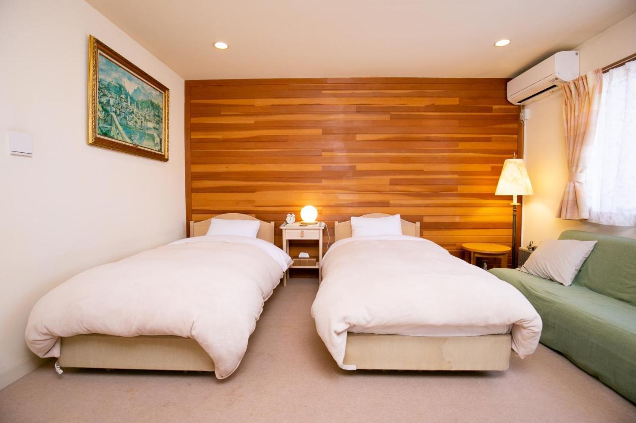 Ryosha Tsukiakari Bed & Breakfast Yamanakako Exterior photo