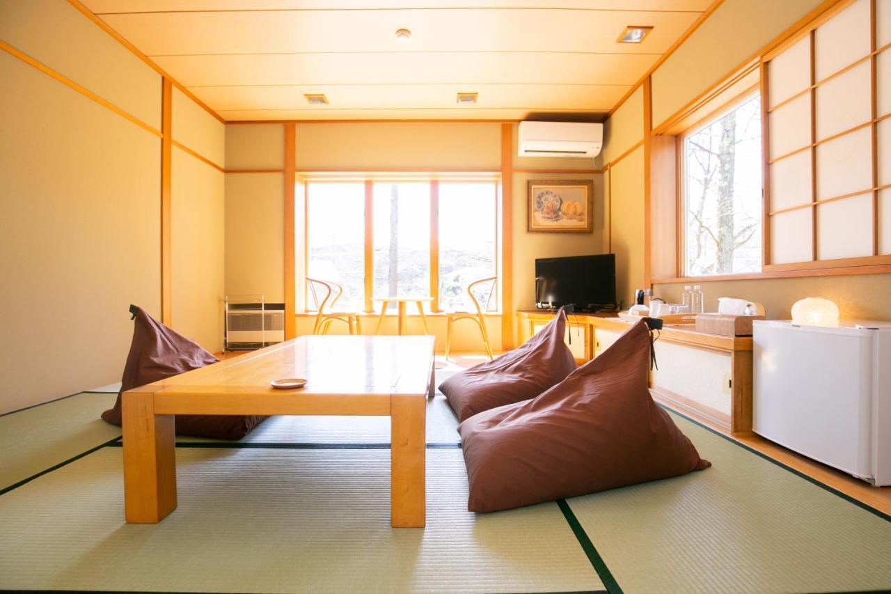 Ryosha Tsukiakari Bed & Breakfast Yamanakako Exterior photo