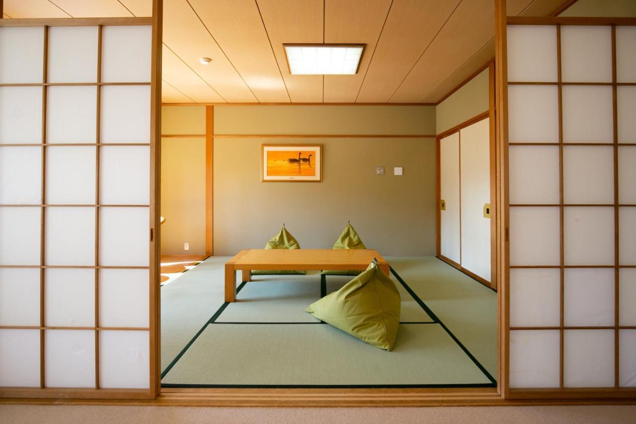 Ryosha Tsukiakari Bed & Breakfast Yamanakako Exterior photo