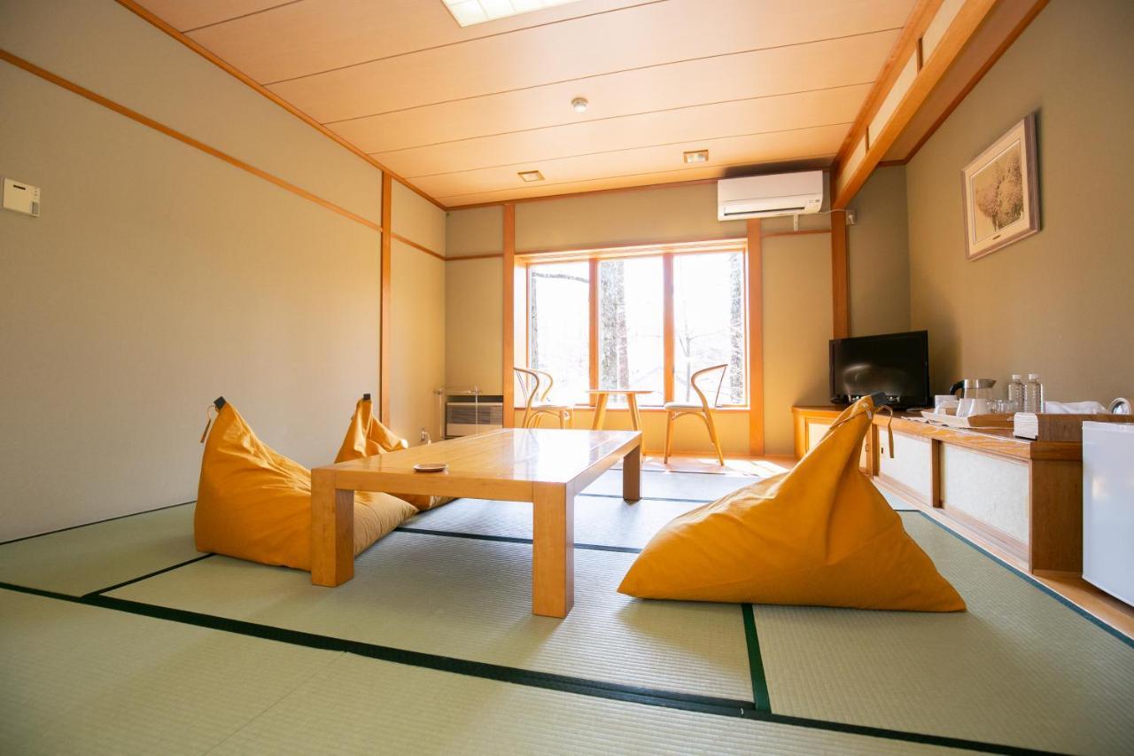 Ryosha Tsukiakari Bed & Breakfast Yamanakako Exterior photo