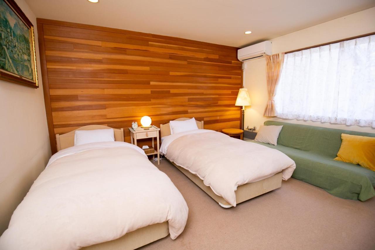 Ryosha Tsukiakari Bed & Breakfast Yamanakako Exterior photo